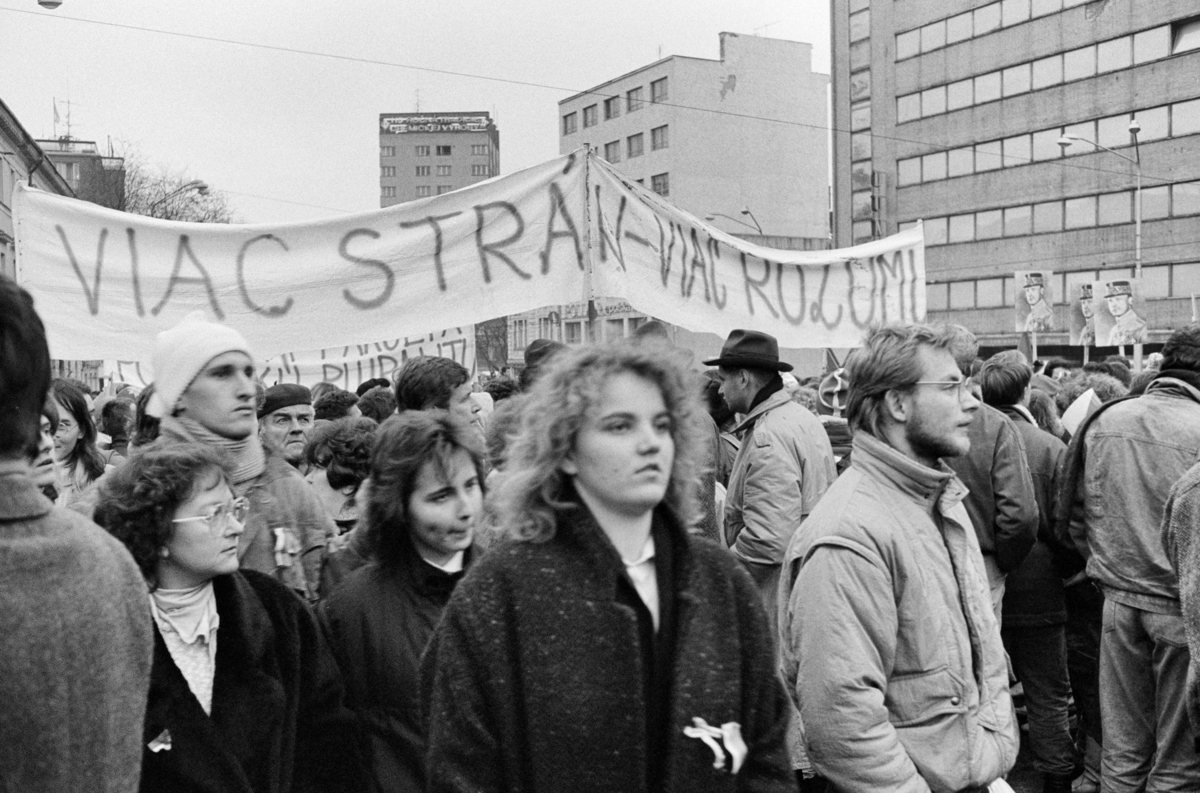 Martin Marenčin, Ulice Bratislavy, november 1989. Súkromný majetok